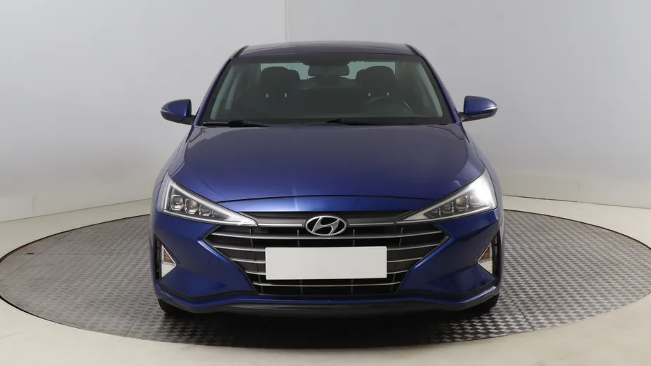 Hyundai Elantra -