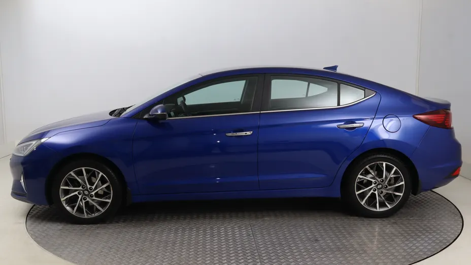 Hyundai Elantra -