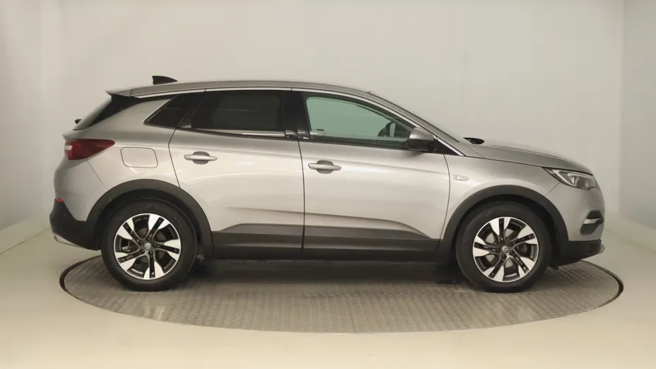 Opel Grandland -