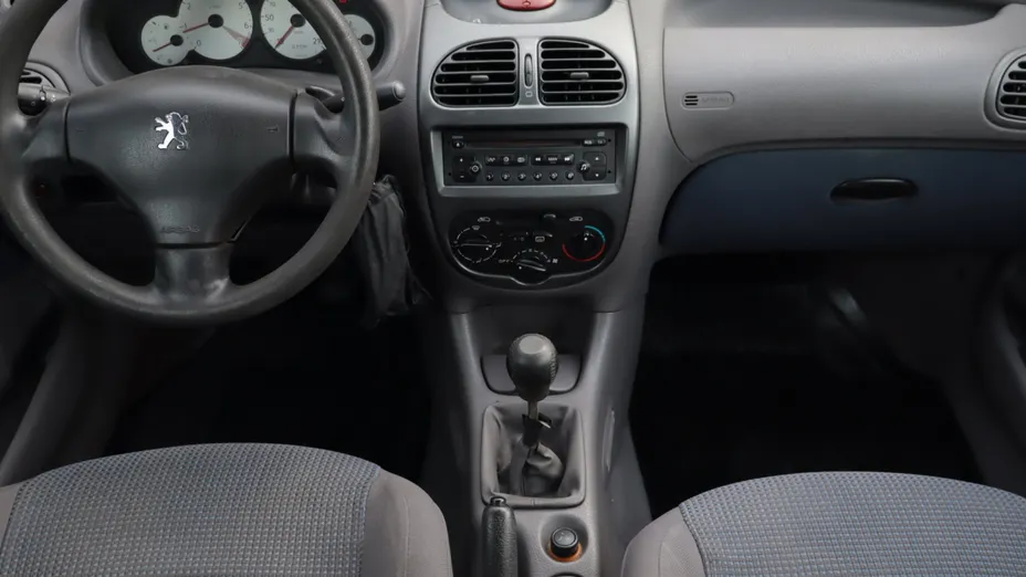 Peugeot 206 -
