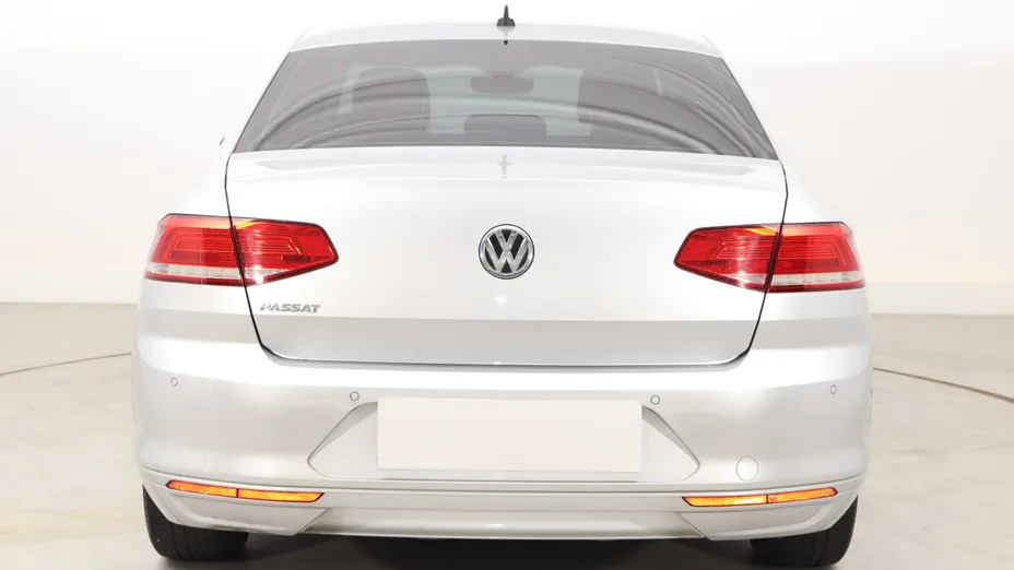 VW Passat -