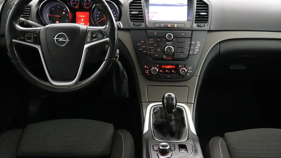 Opel Insignia -