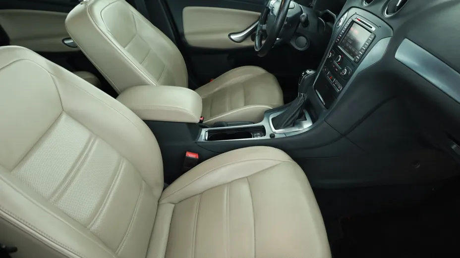 Ford Mondeo -