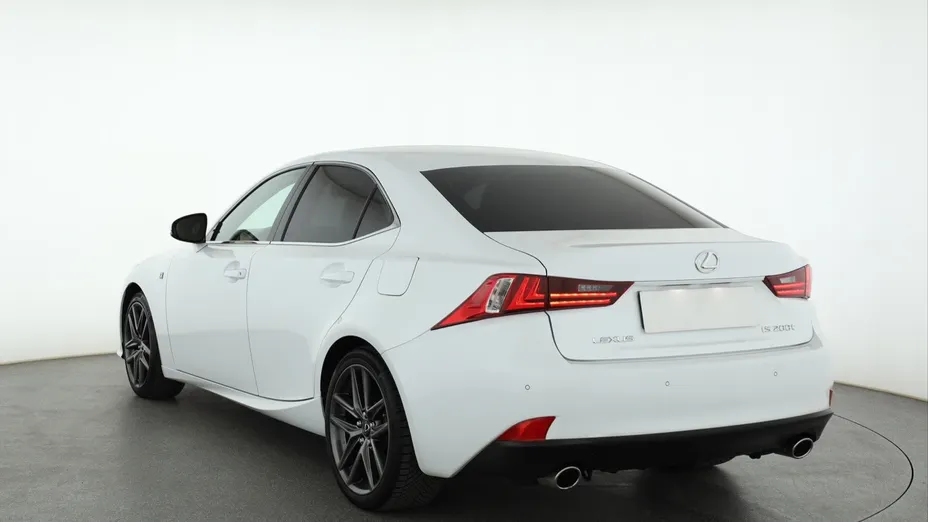 Lexus IS -