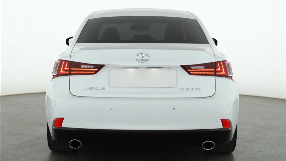 Lexus IS -