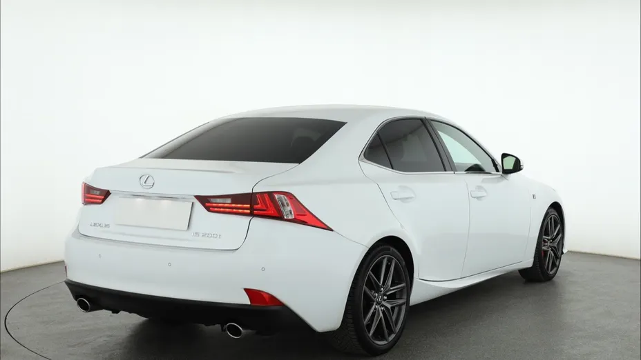 Lexus IS -