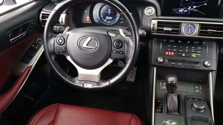 Lexus IS -
