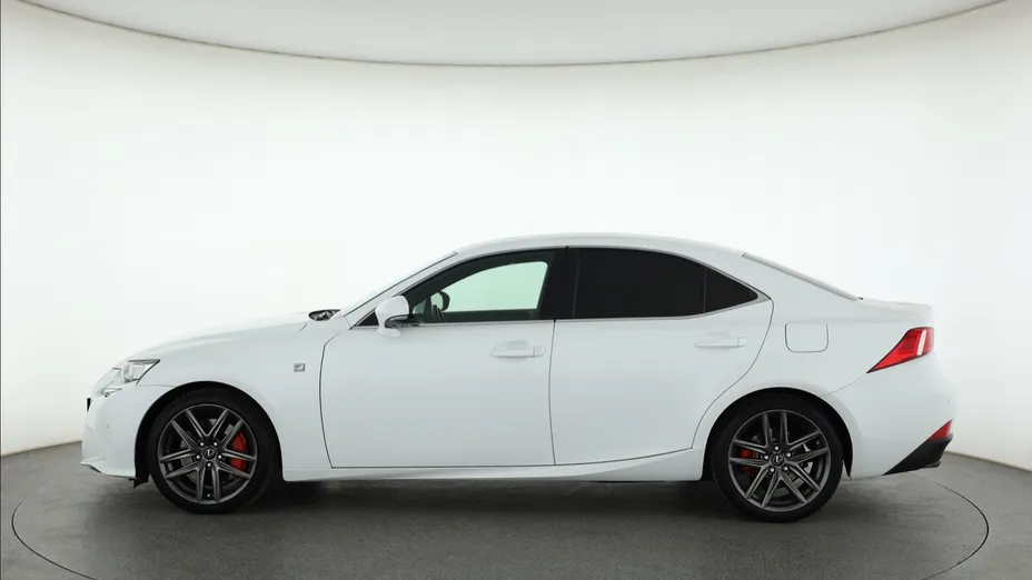Lexus IS -