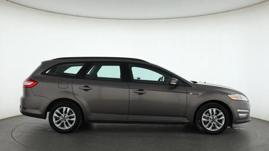 Ford Mondeo -