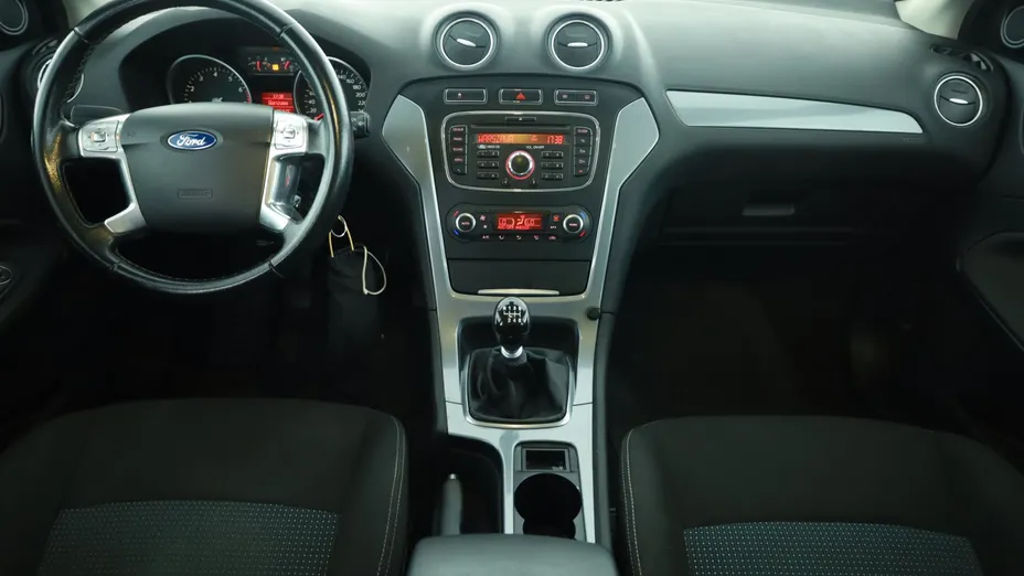 Ford Mondeo -