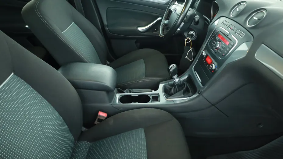 Ford Mondeo -