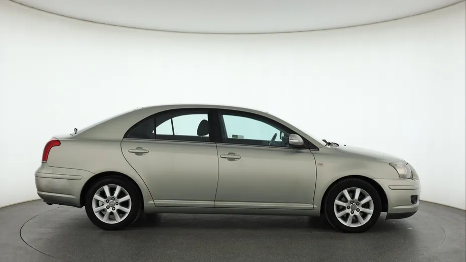 Toyota Avensis -