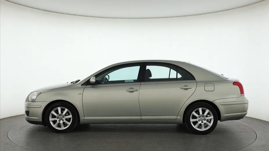 Toyota Avensis -