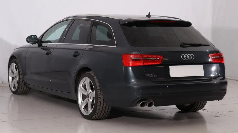 Audi A6 -