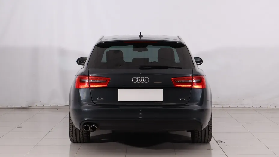 Audi A6 -