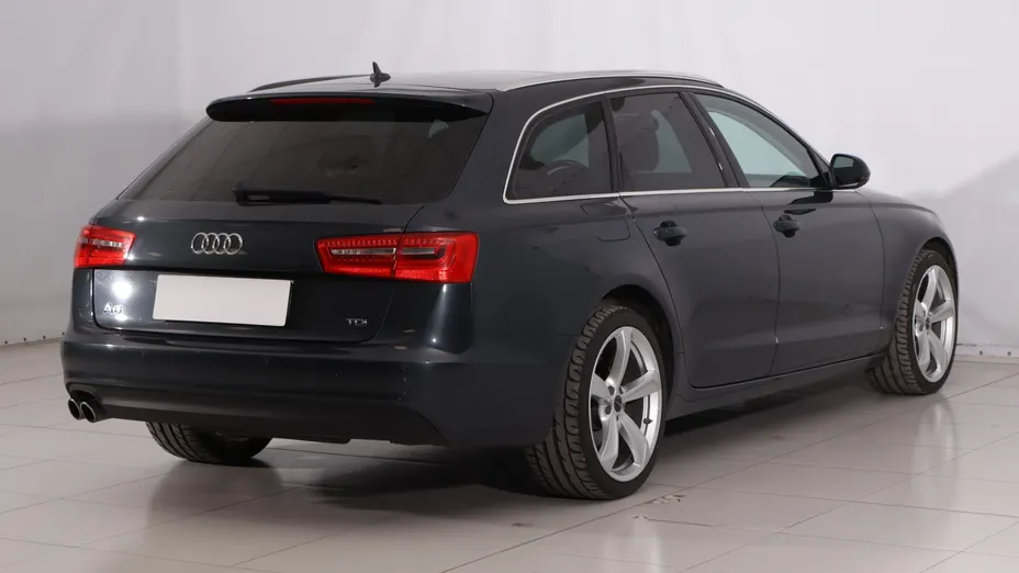 Audi A6 -