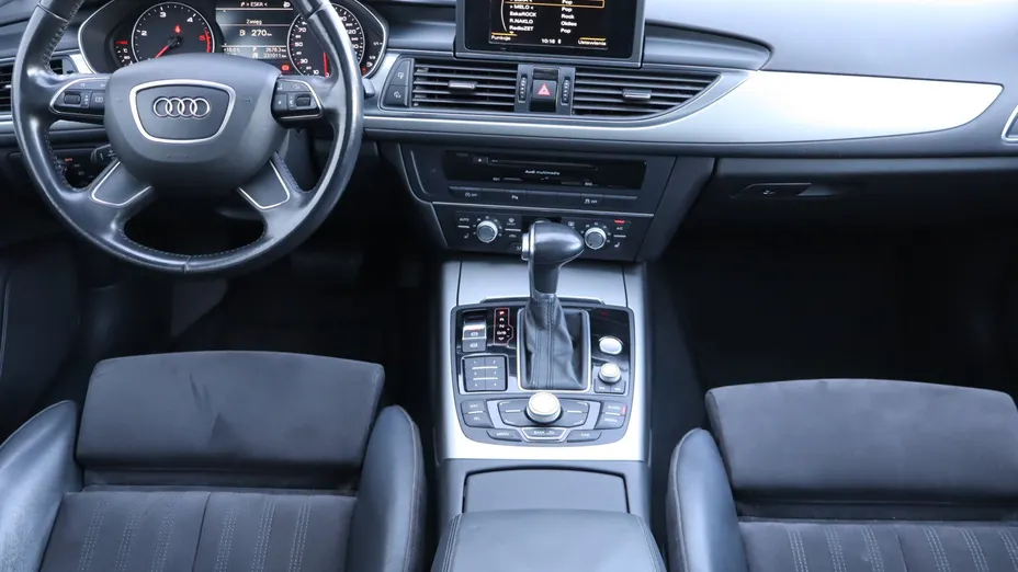 Audi A6 -