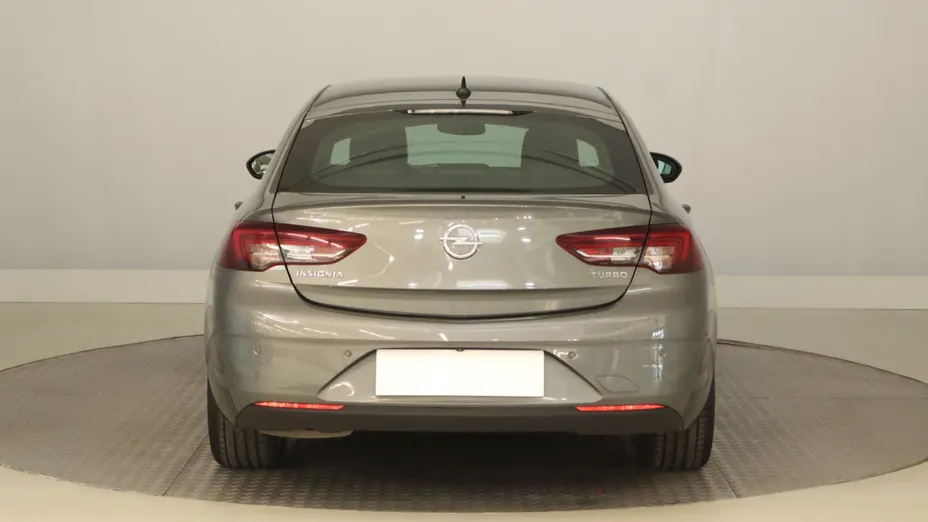 Opel Insignia -