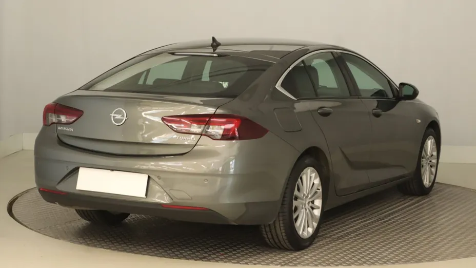 Opel Insignia -