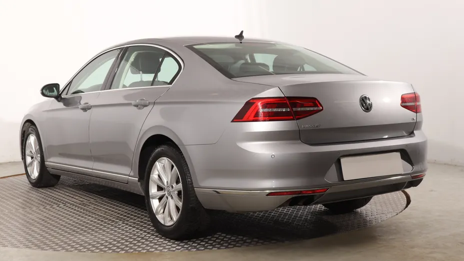 VW Passat -