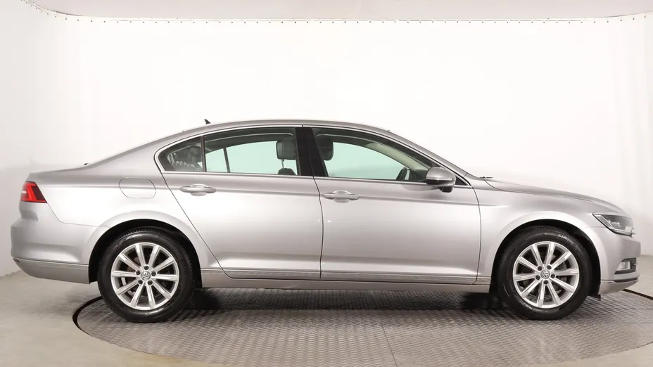 VW Passat -