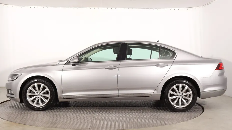 VW Passat -