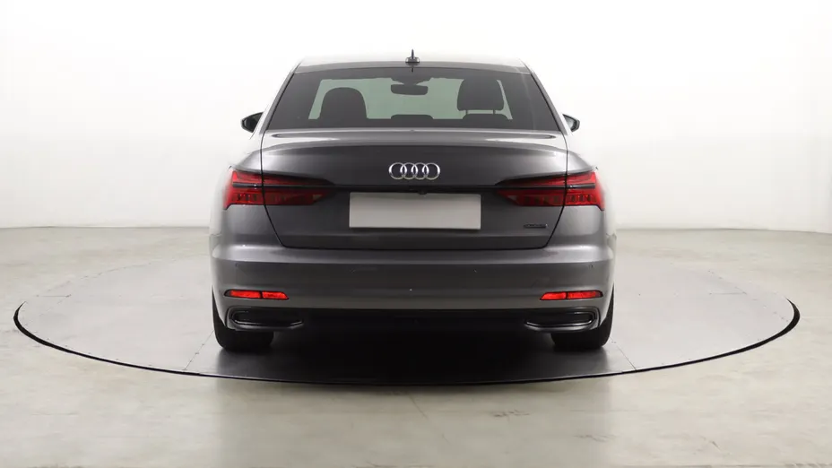 Audi A6 -