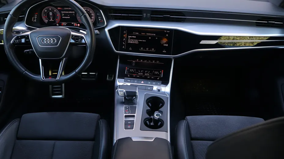 Audi A6 -