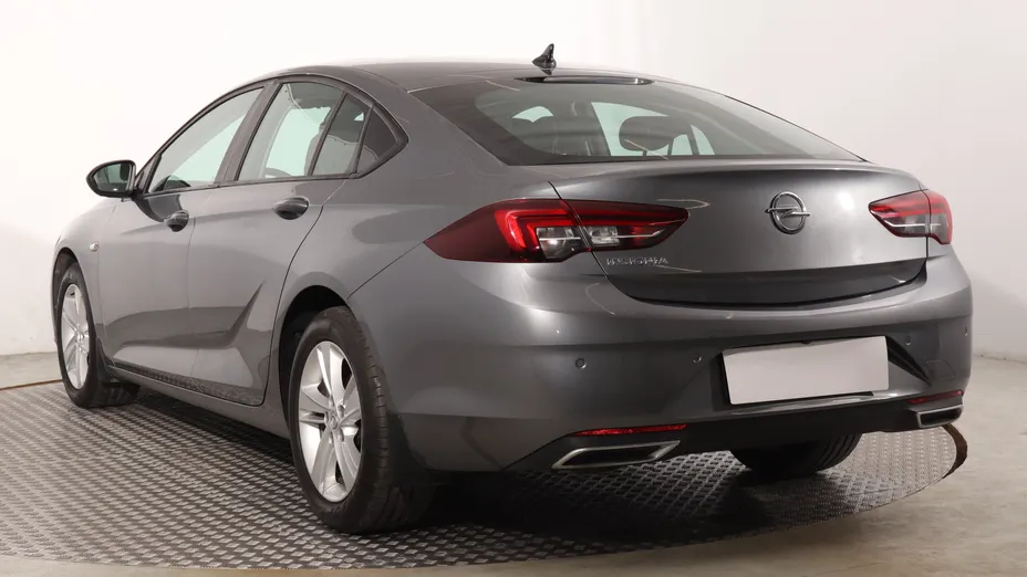 Opel Insignia -