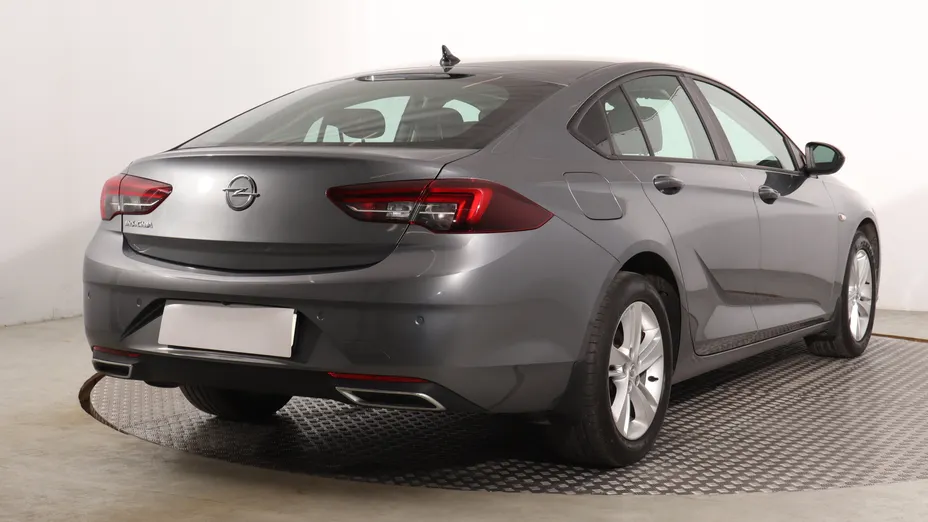 Opel Insignia -