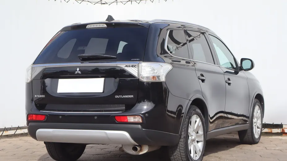 Mitsubishi Outlander -