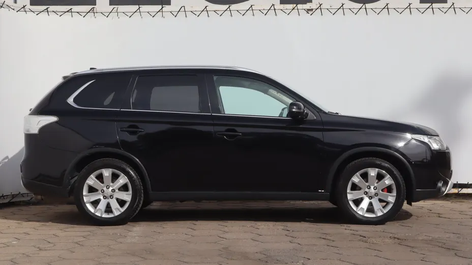 Mitsubishi Outlander -