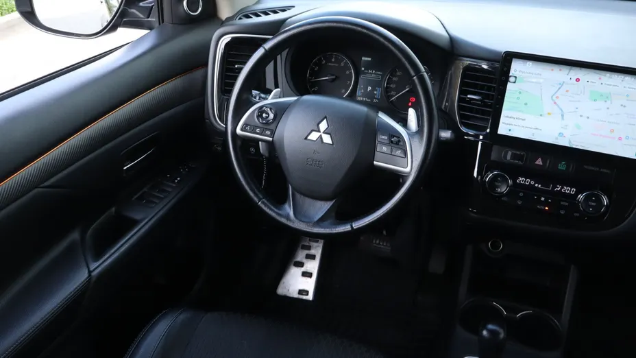 Mitsubishi Outlander -