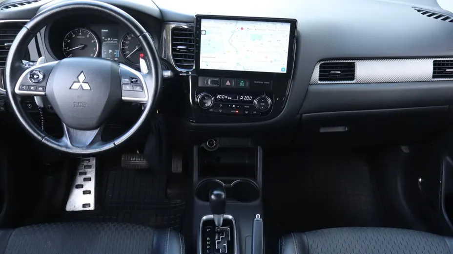 Mitsubishi Outlander -