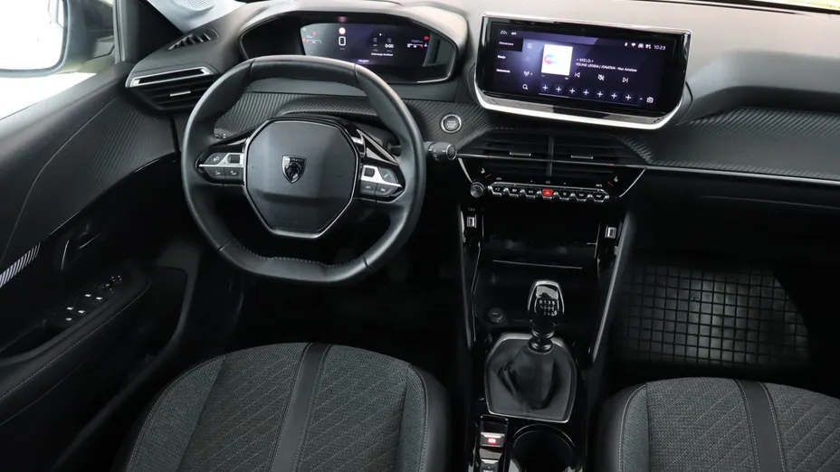 Peugeot 208 -