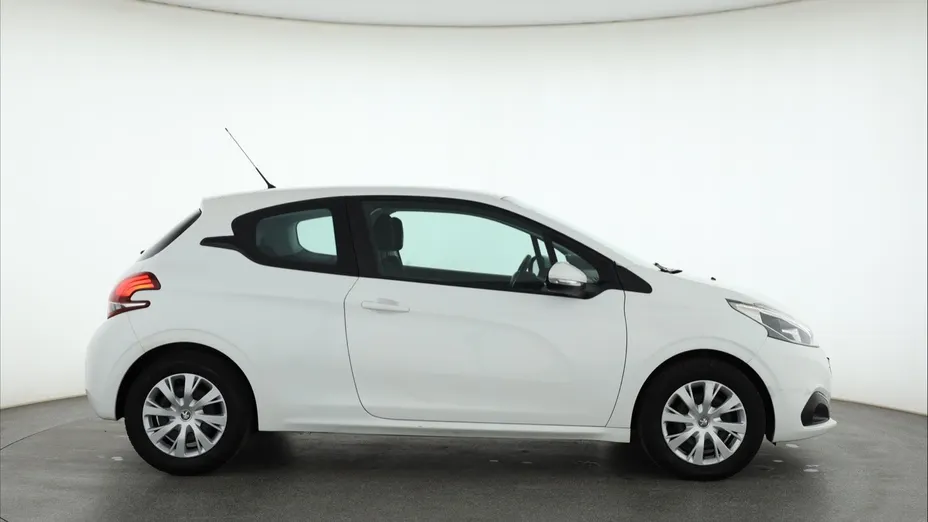Peugeot 208 -