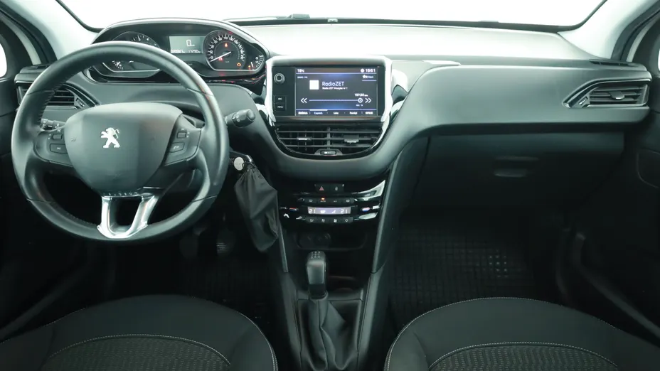 Peugeot 208 -