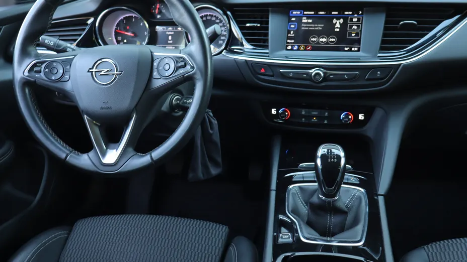 Opel Insignia -