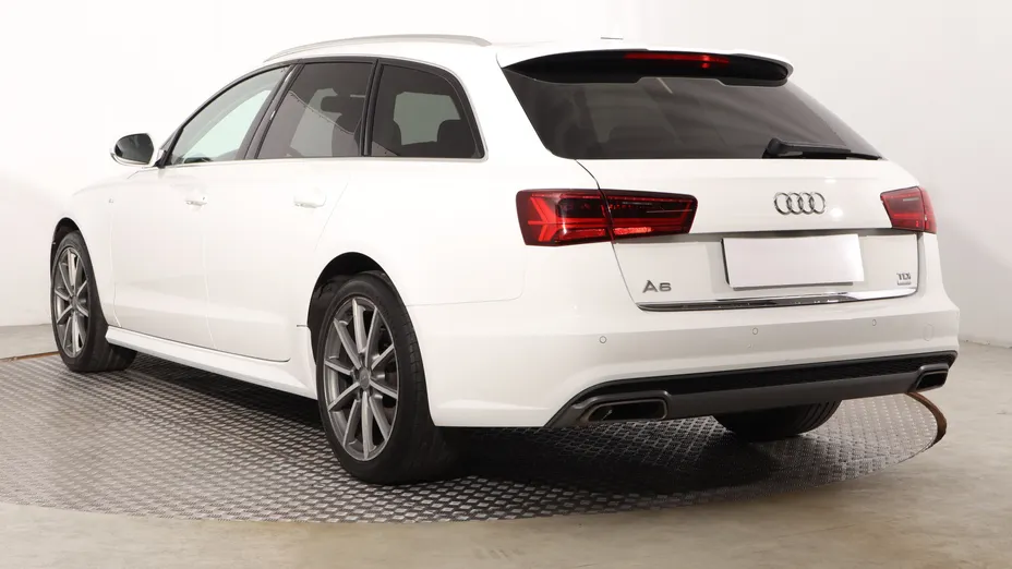 Audi A6 -