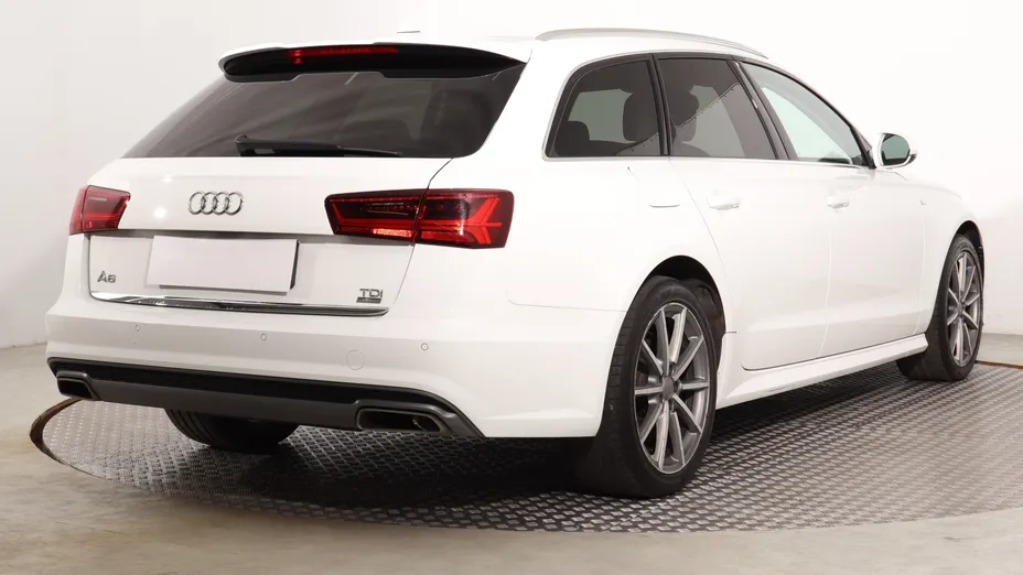 Audi A6 -
