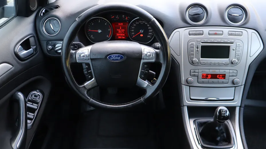 Ford Mondeo -
