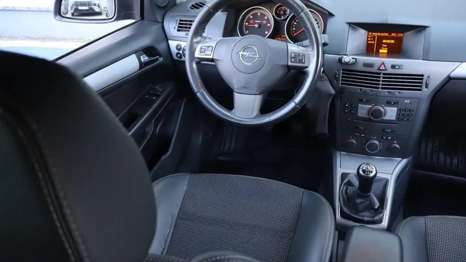 Opel Astra -