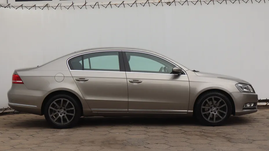VW Passat -