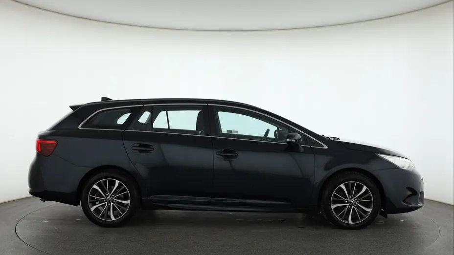 Toyota Avensis -