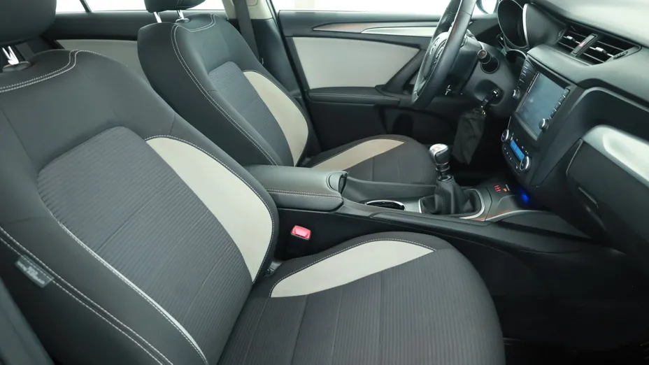 Toyota Avensis -