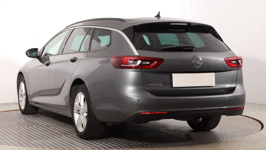 Opel Insignia -