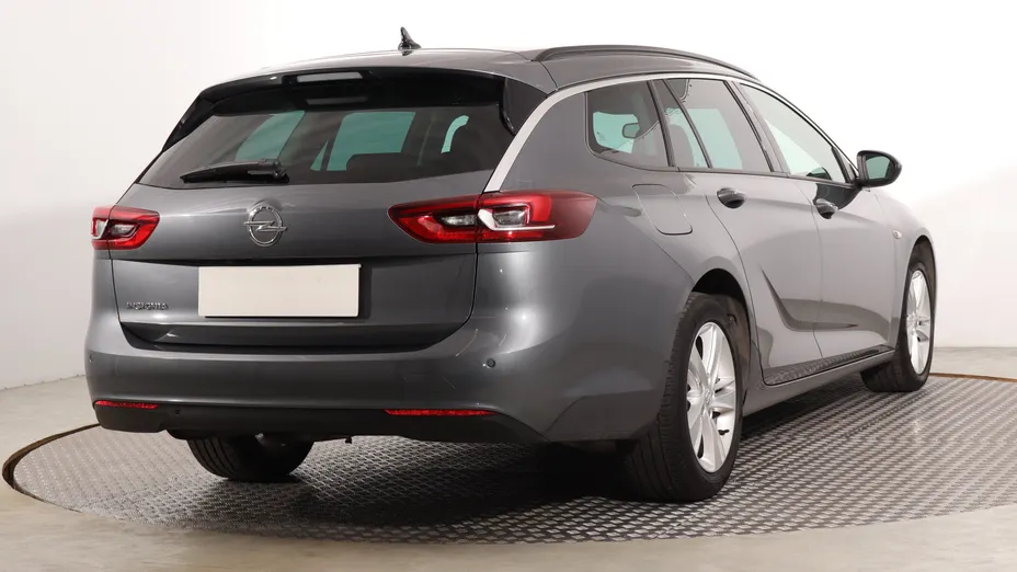 Opel Insignia -