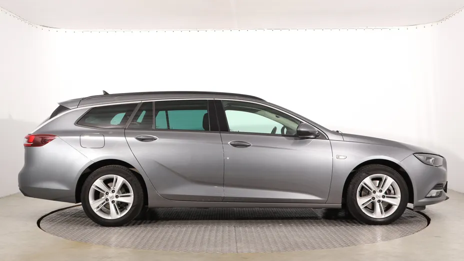 Opel Insignia -