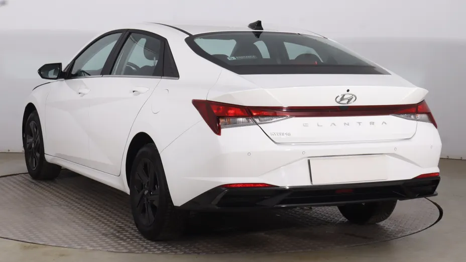 Hyundai Elantra -