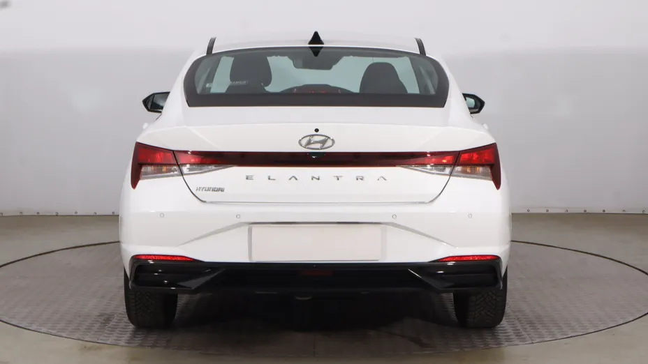 Hyundai Elantra -